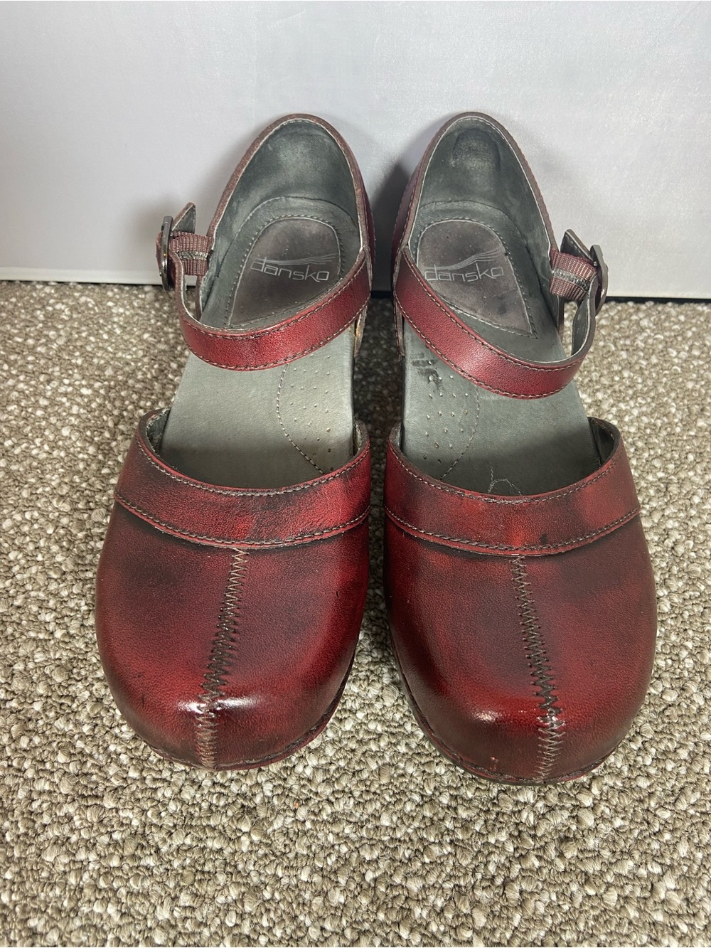 Dansko Burgundy Leather Mary Jane Clogs with Buckle Strap Size 7 Pre-owned.